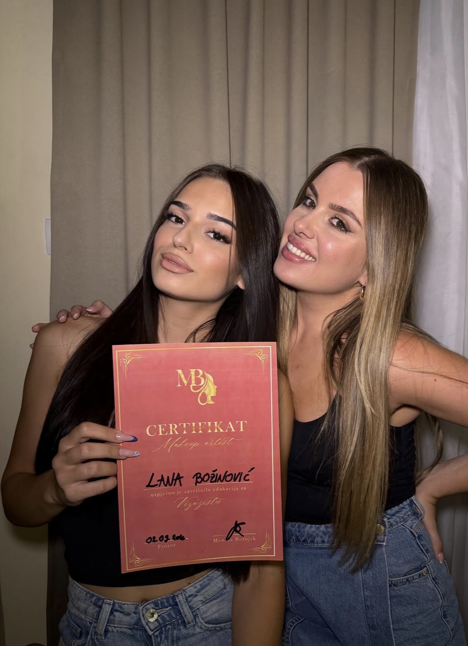 Lana Božinović s certifikatom za vizažista